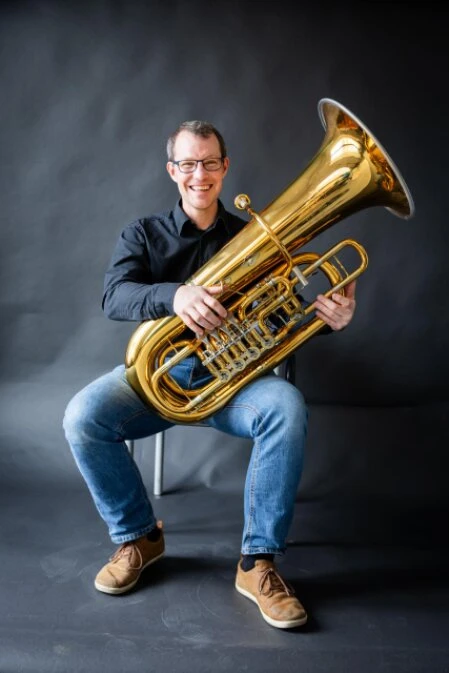 Foto von Christoph Zeilinger mit Tuba