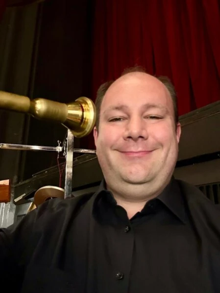 Foto von Joe Pinkl mit seiner Tuba