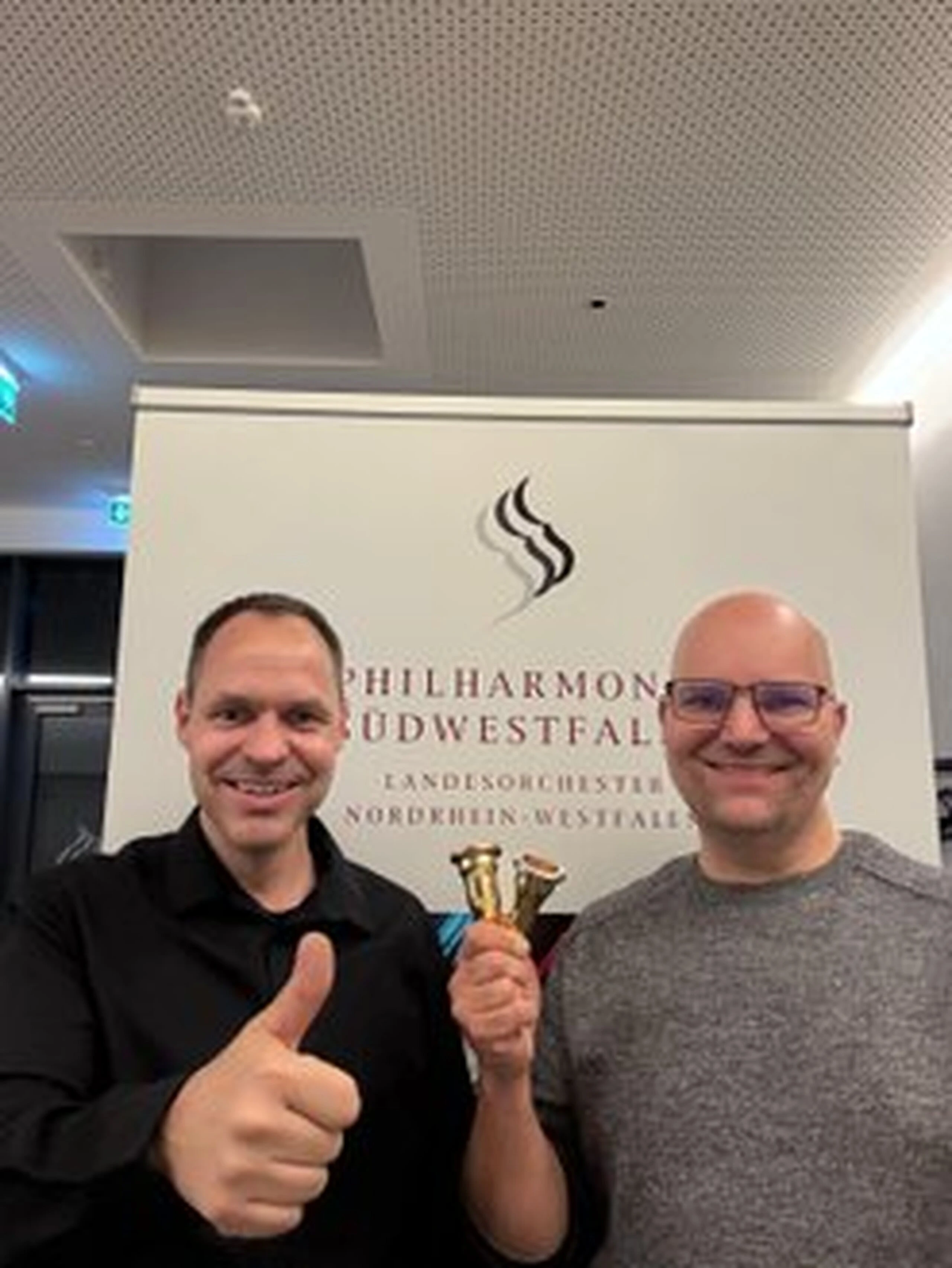 auf dem Bild sind Stephan Andreas Jähnke und Attila Benkö.<br />Attila Benkö hält seine 2 neuen Mundstücke in den Händen.